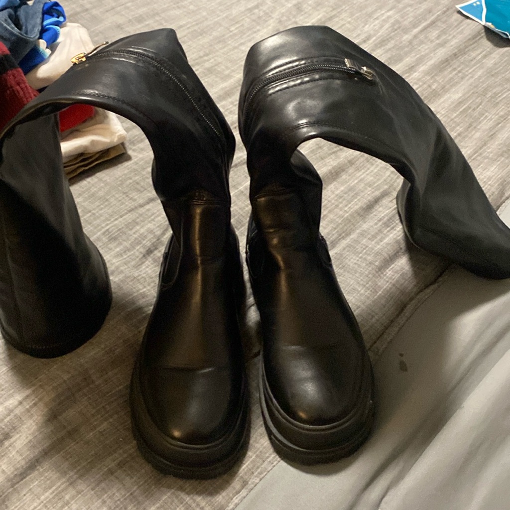 Knee Boot
